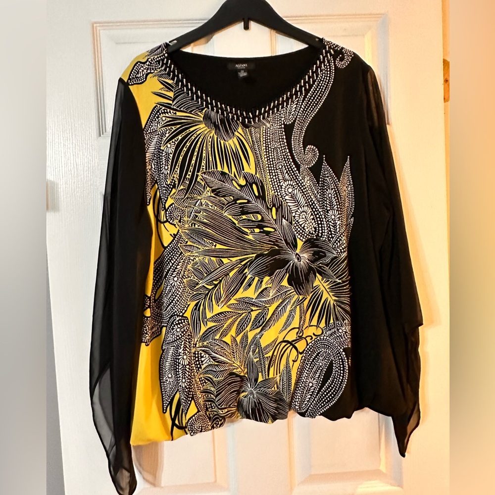 Alfani Blouse Tunic Top 2X Woman Plus beaded, Floral Pointed Hem Angel Sleeve